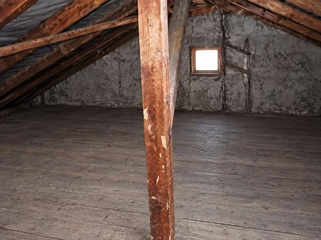 Dachboden nach der Räumung